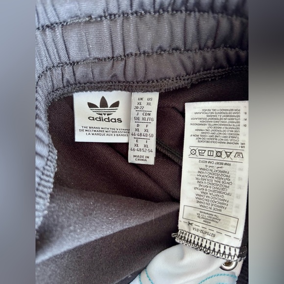 adidas Originals adibreak trousers in black and blue - Picture 8 of 8